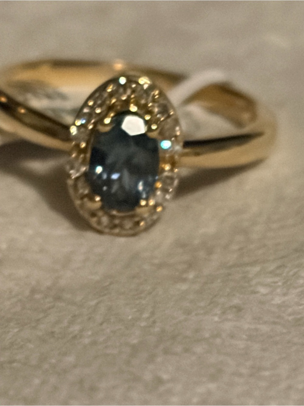 American Blue Sapphire and diamond Halo ring 1/10k tw yellow gold - Picture 12 of 13